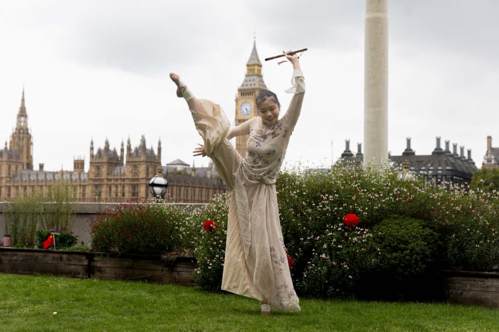 Chinese classical dancer on Members' Terrace with Big Ben in the background